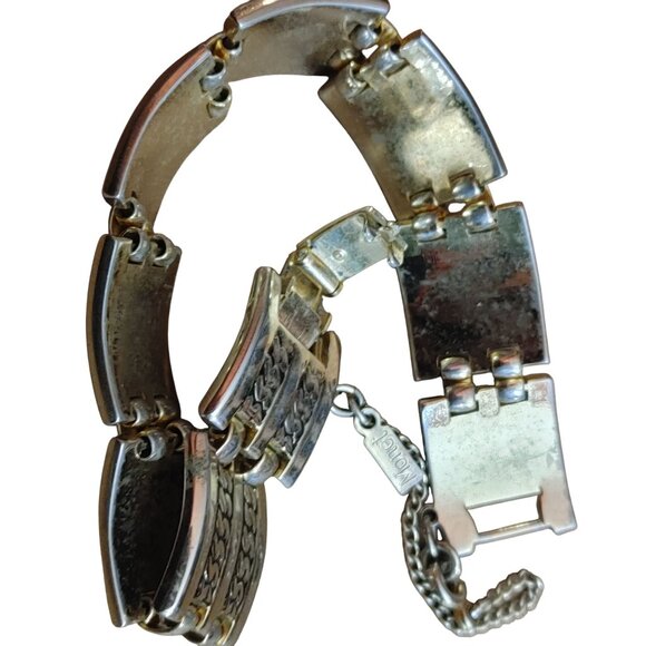 Vintage Monet Gold Tone Chain Link Hinged Bracelet Safety Chain Large - Picture 3 of 7